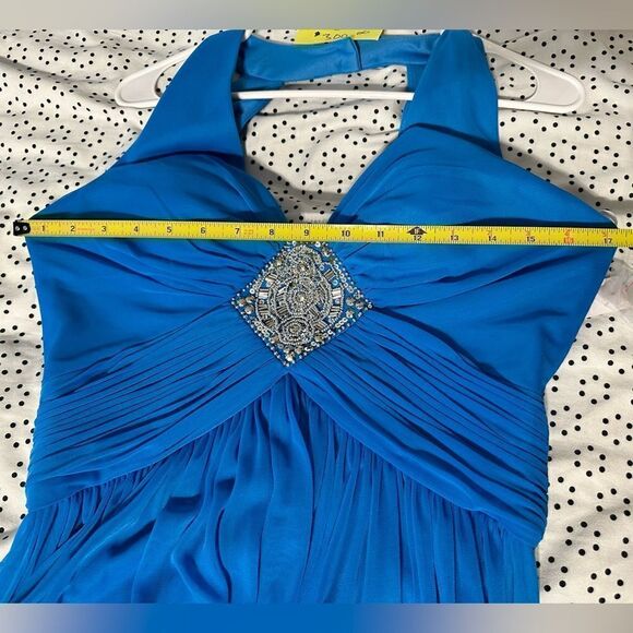 Decode 1.8 turquoise beaded beautiful gown - Picture 8 of 8